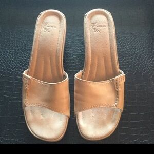 Slide sandals by Trotters sz 10